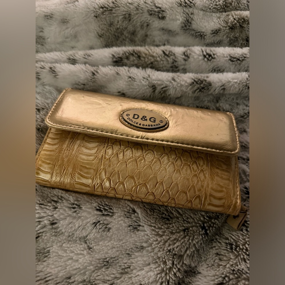 dolce and gabbana gold wallet